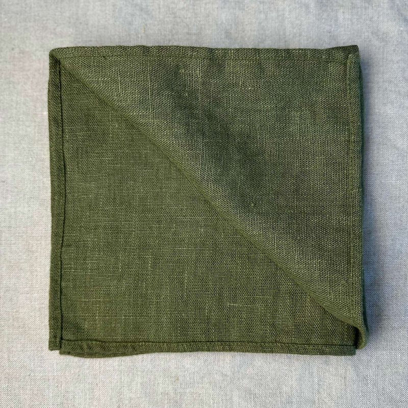 Laneni prtiček - olivno zelena barva, 42x42 cm
